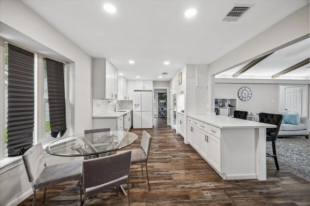 7711 Twin Hills Drive, Houston, TX 77071