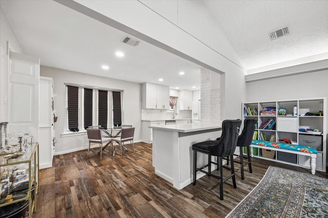 7711 Twin Hills Drive, Houston, TX 77071