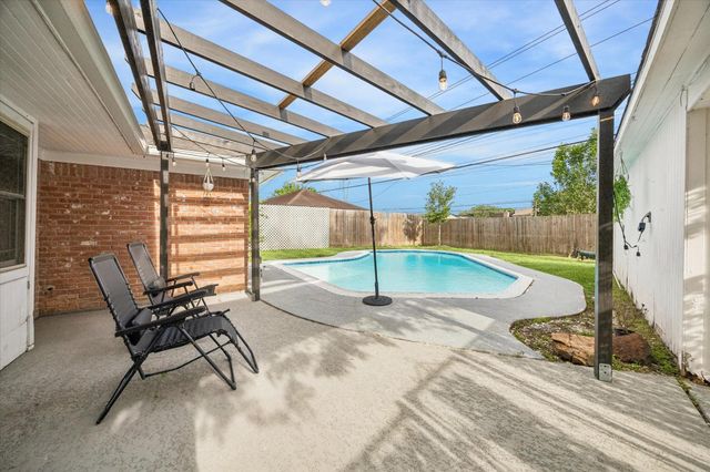 7711 Twin Hills Drive, Houston, TX 77071