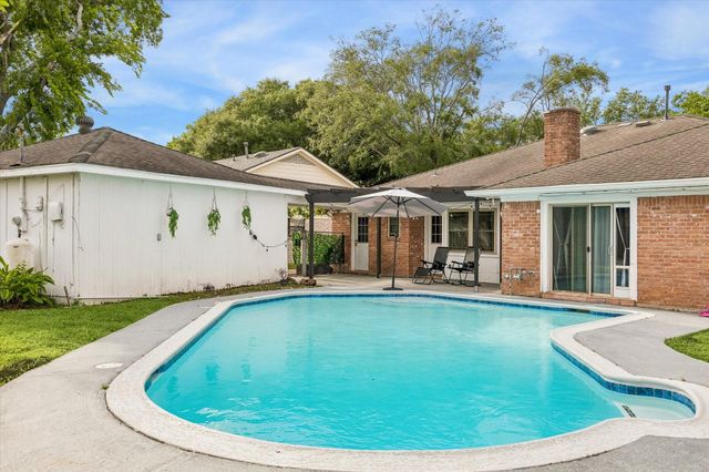 7711 Twin Hills Drive, Houston, TX 77071