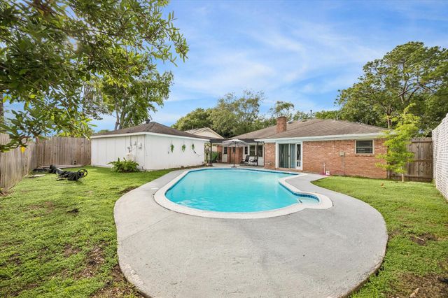 7711 Twin Hills Drive, Houston, TX 77071