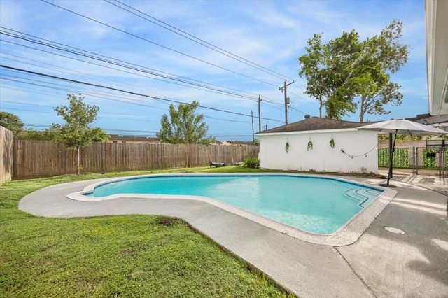 7711 Twin Hills Drive, Houston, TX 77071