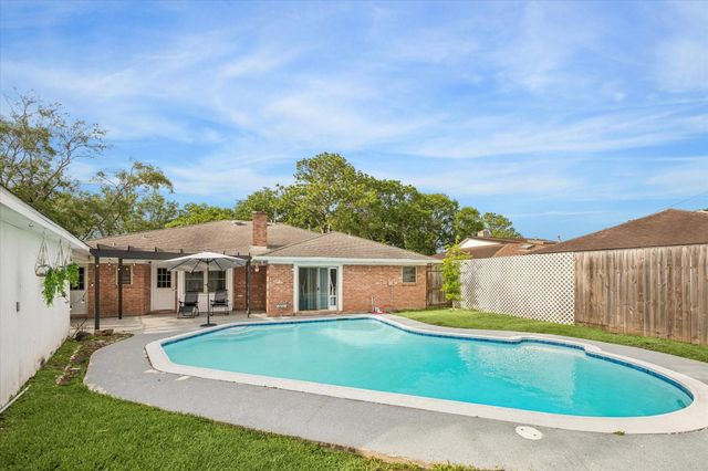 7711 Twin Hills Drive, Houston, TX 77071