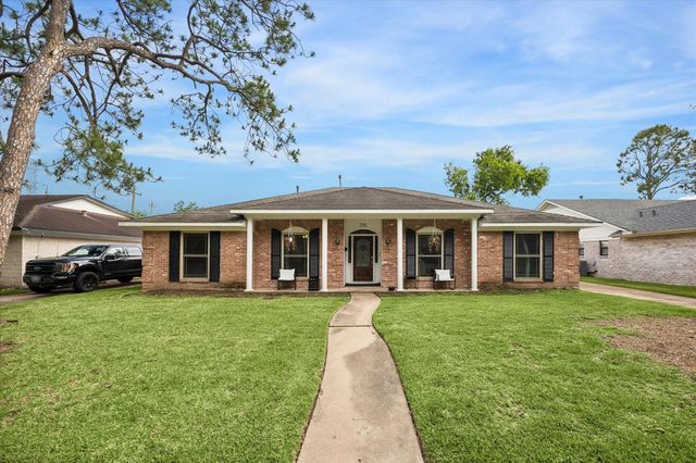 7711 Twin Hills Drive, Houston, TX 77071