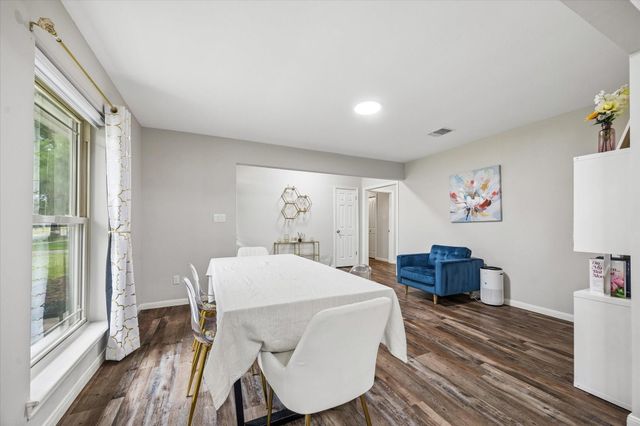 7711 Twin Hills Drive, Houston, TX 77071