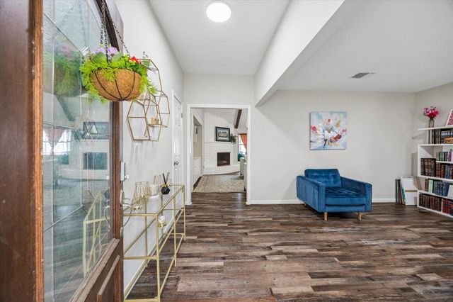 7711 Twin Hills Drive, Houston, TX 77071
