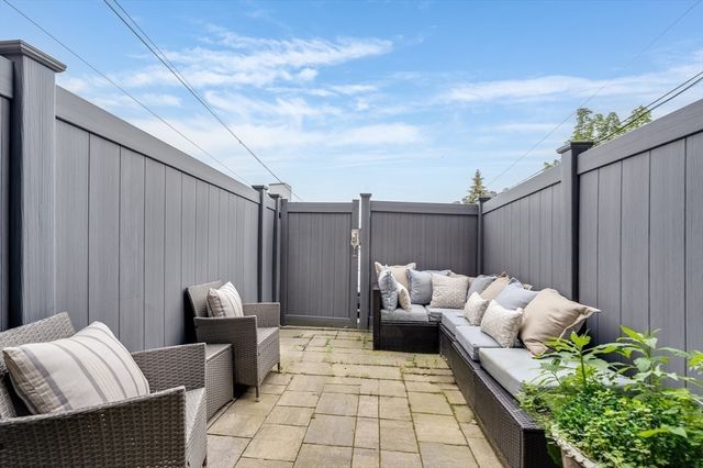 530 E Broadway 1, Boston, MA 02127