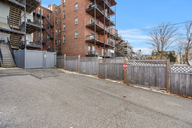 530 E Broadway 1, Boston, MA 02127