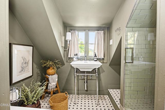 2122 Navarro Avenue, Altadena, CA 91001