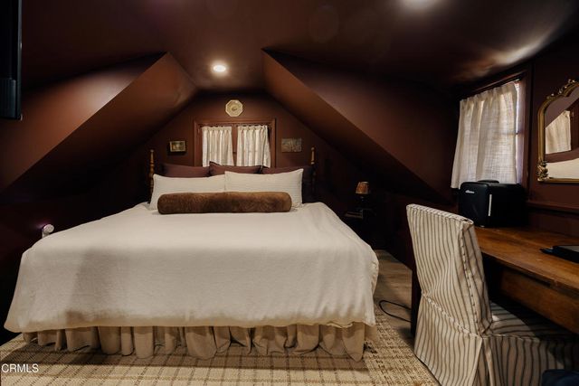 2122 Navarro Avenue, Altadena, CA 91001