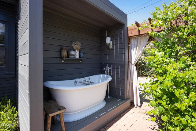 2122 Navarro Avenue, Altadena, CA 91001