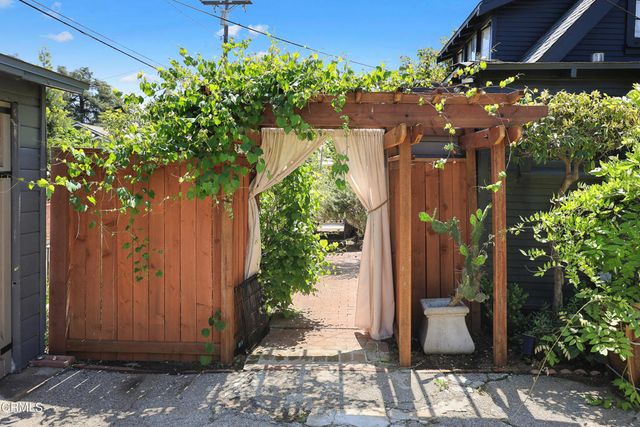 2122 Navarro Avenue, Altadena, CA 91001