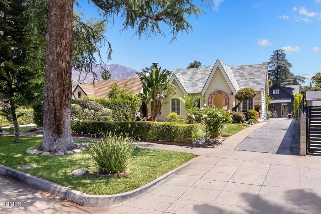 2122 Navarro Avenue, Altadena, CA 91001
