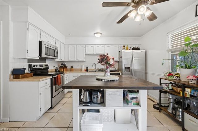 813 Carolyn DR, Chesapeake, VA 23320