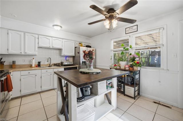 813 Carolyn DR, Chesapeake, VA 23320