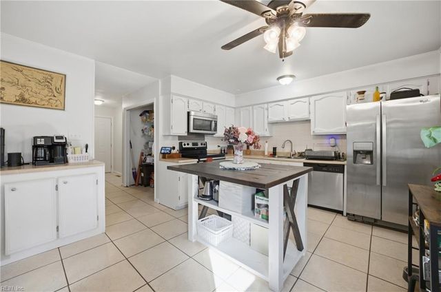 813 Carolyn DR, Chesapeake, VA 23320