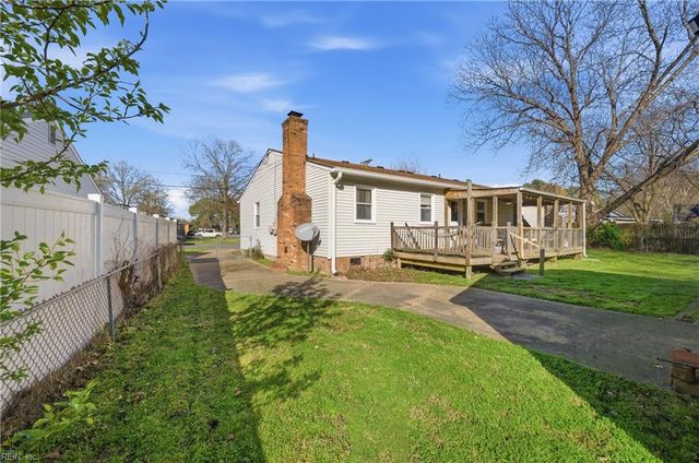 813 Carolyn DR, Chesapeake, VA 23320