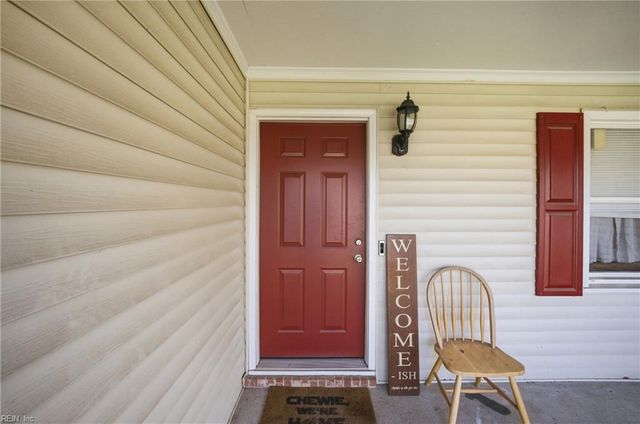 813 Carolyn DR, Chesapeake, VA 23320