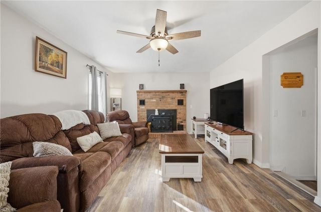 813 Carolyn DR, Chesapeake, VA 23320