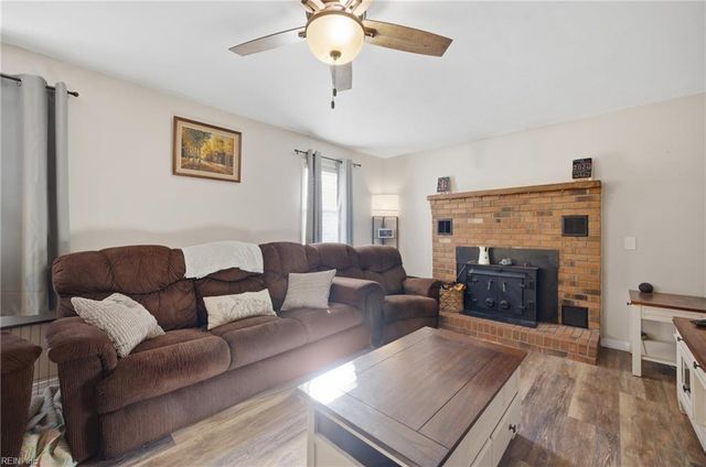 813 Carolyn DR, Chesapeake, VA 23320