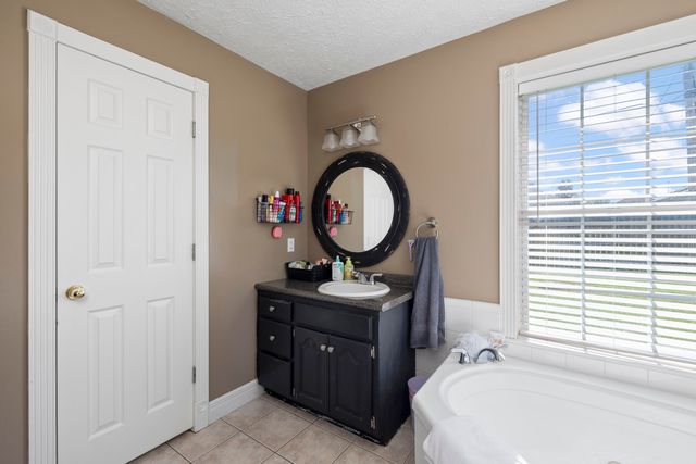 573 S Barnstable, Nixa, MO 65714