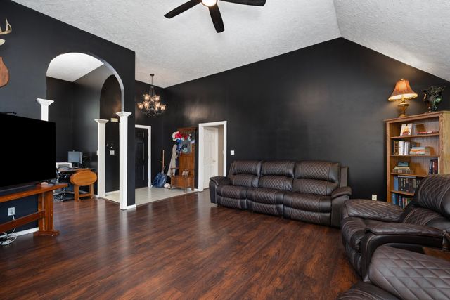 573 S Barnstable, Nixa, MO 65714