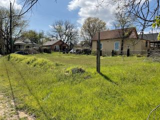 1515 E Peach Street, Fort Worth, TX 76102
