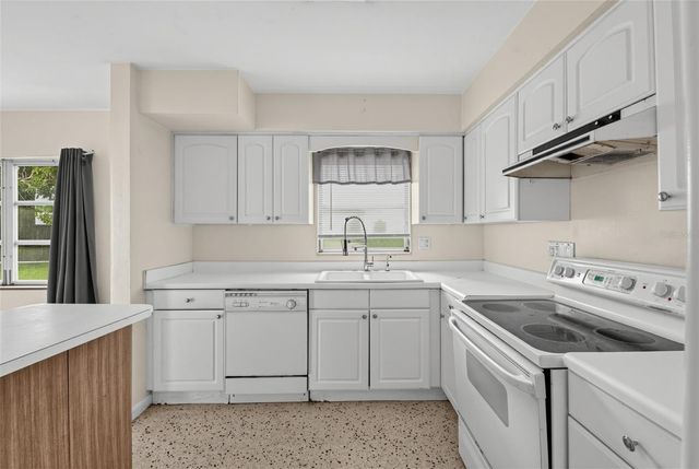 3913 W CASS STREET, Tampa, FL 33609