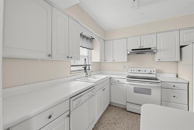 3913 W CASS STREET, Tampa, FL 33609