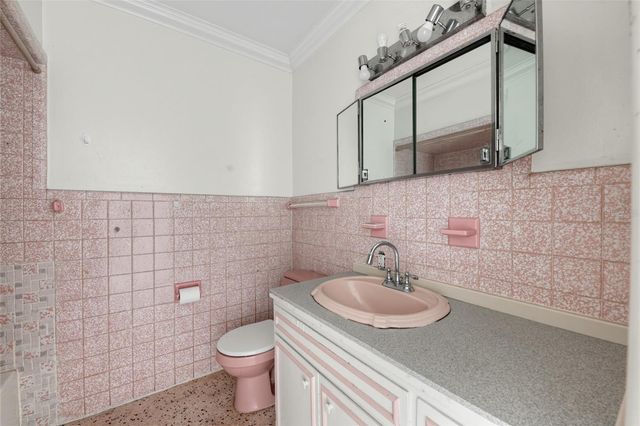 3913 W CASS STREET, Tampa, FL 33609