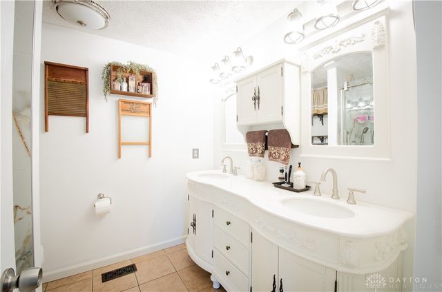 4219 Sugar Leaf Drive, Bellbrook, OH 45440