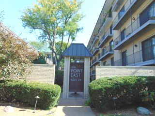 6221 N Niagara Avenue 105, Chicago, IL 60631