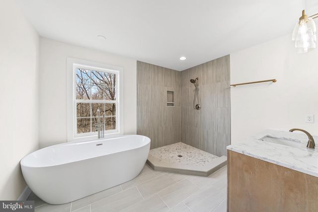 167 ELLICOTT RD, Avondale, PA 19311