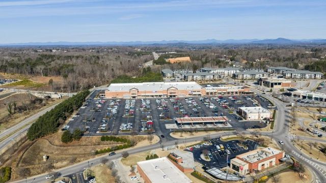 1821 Meadow Green Circle, Gainesville, GA 30501