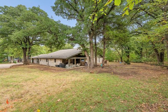 1100 Oak Tree Drive, Edmond, OK 73025