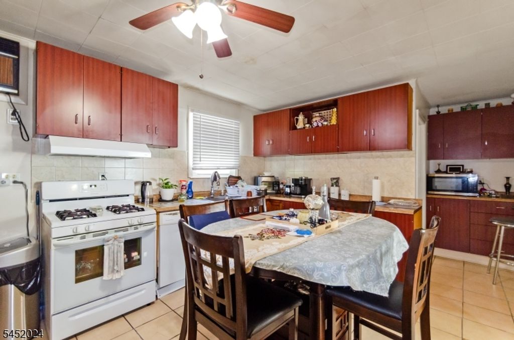 48 Cedarhurst Ave, Woodland Park, NJ 07424 — photo 3