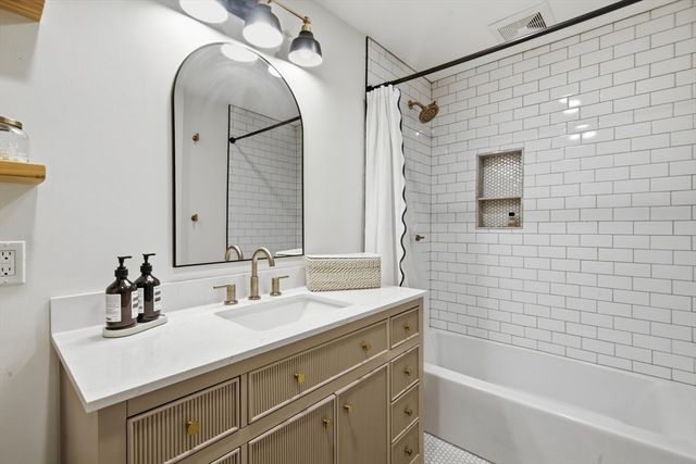 255 Gold St 2, Boston, MA 02127