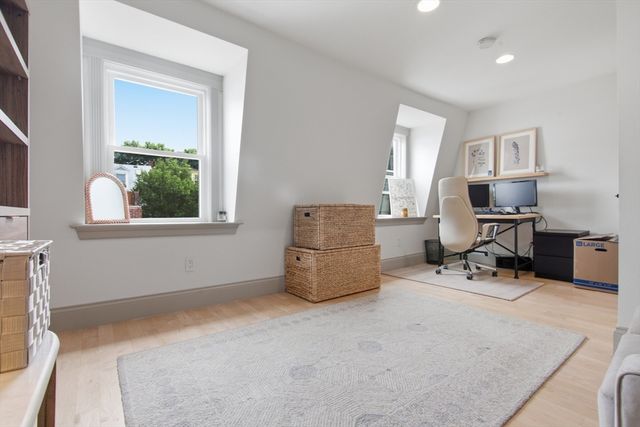 255 Gold St 2, Boston, MA 02127