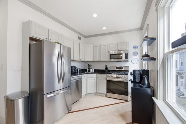 255 Gold St 2, Boston, MA 02127