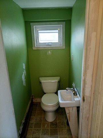 44 Valley Rd, Lynn, MA 01902