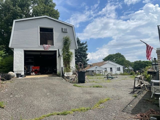 44 Valley Rd, Lynn, MA 01902