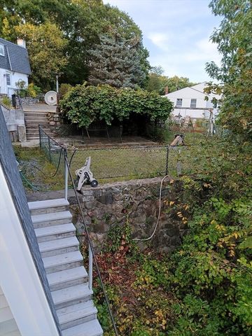 44 Valley Rd, Lynn, MA 01902