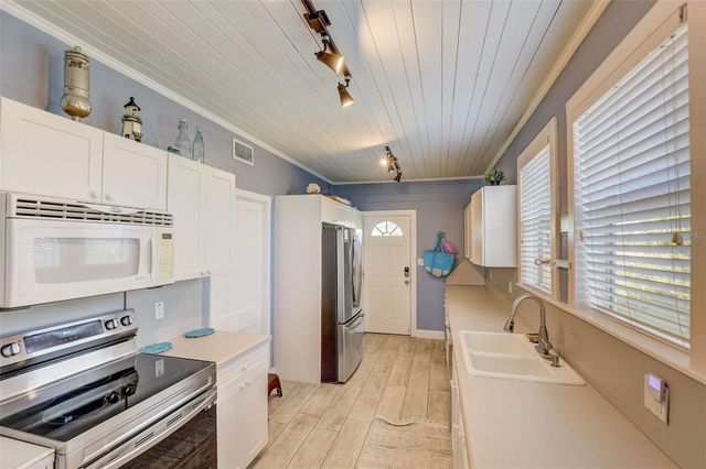 2101 HILL STREET, New Smyrna Beach, FL 32169