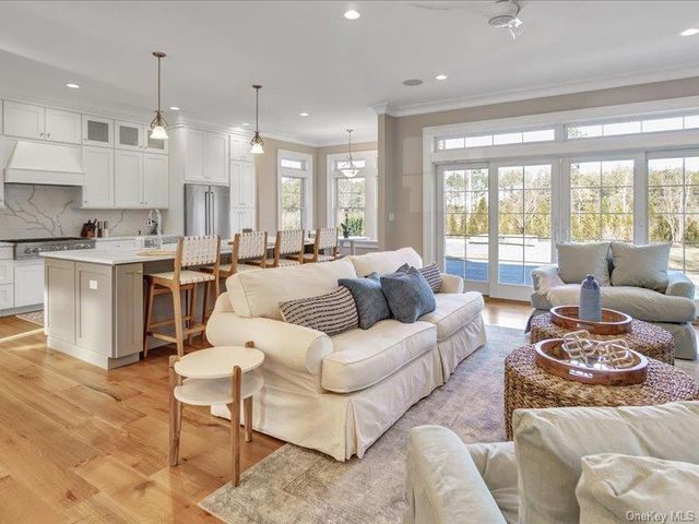 17 Adam Lane, Westhampton Beach, NY 11978