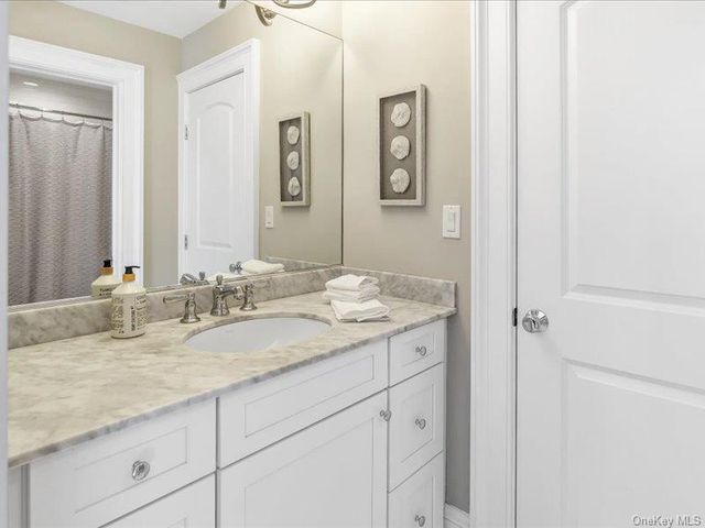 17 Adam Lane, Westhampton Beach, NY 11978