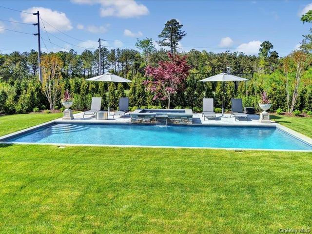 17 Adam Lane, Westhampton Beach, NY 11978