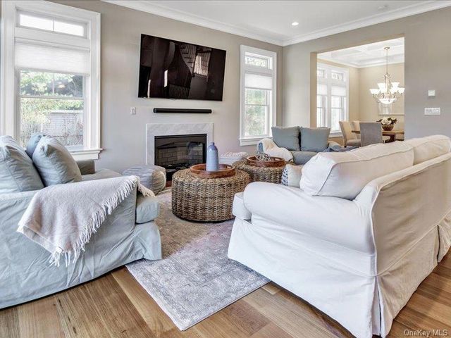 17 Adam Lane, Westhampton Beach, NY 11978