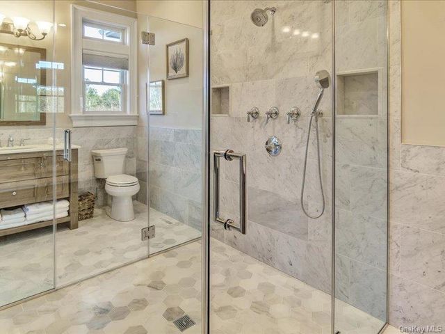 17 Adam Lane, Westhampton Beach, NY 11978