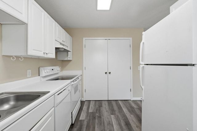 300 Myrtle Greens Dr Apt F, Conway, SC 29526