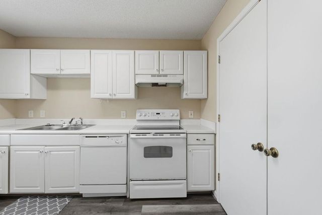 300 Myrtle Greens Dr Apt F, Conway, SC 29526